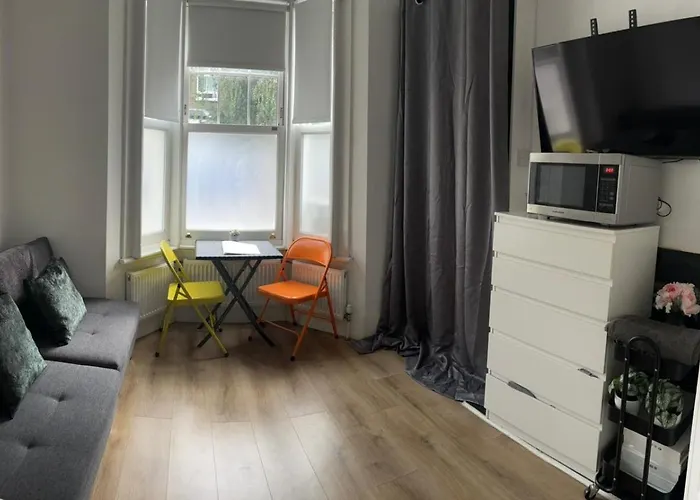 Comfy Stay In Wandsworth Town