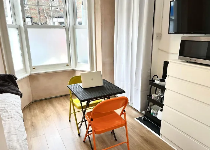 Comfy Stay In Wandsworth Town